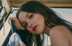 奥利维亚·罗德里戈:情歌少女 Olivia Rodrigo: driving home 2 u【2022】【纪录片/音乐】【美国】【WEBRip】【中英字幕】
